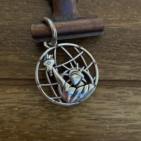 Brighton’s charm -  NY Statue of Liberty USA - Picture 2 of 5